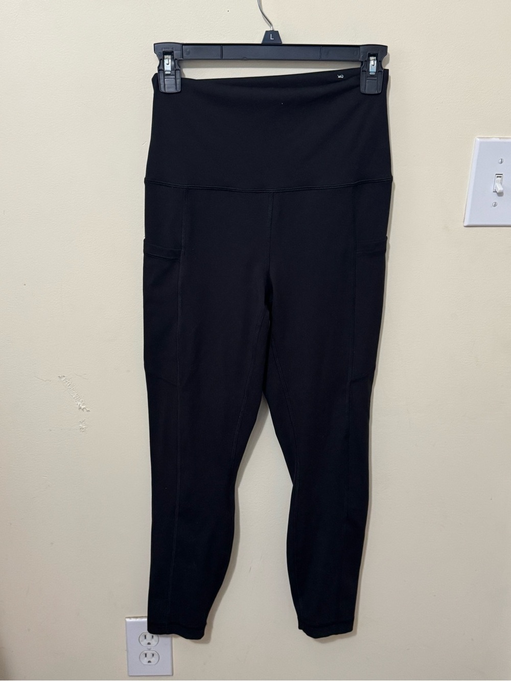 Yogalicious Black High-Waist Leggings with Side Pockets